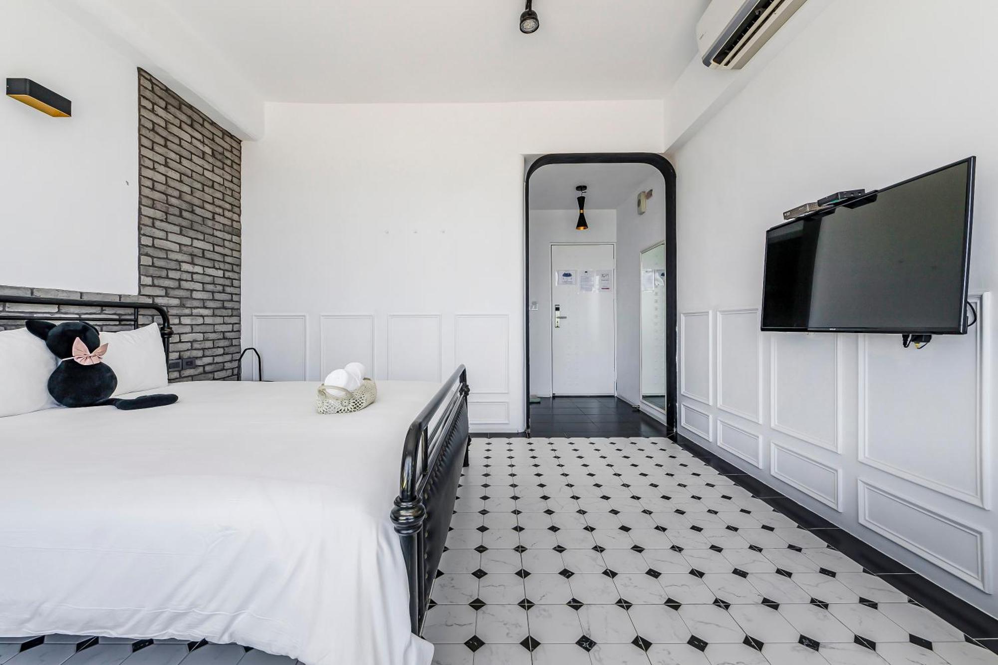 Cat At Greece Bed & Breakfast Nanwan Exterior photo